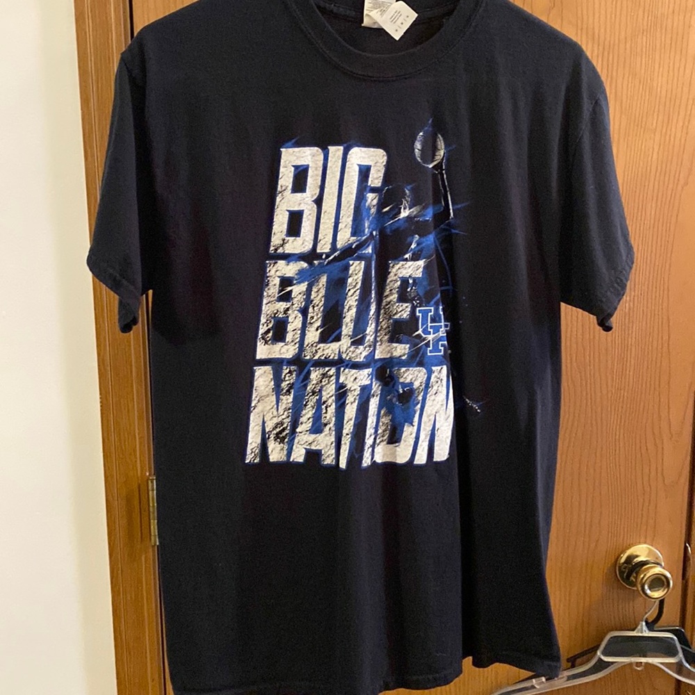 Adult University of KY Basketball Tshirt Size Medium